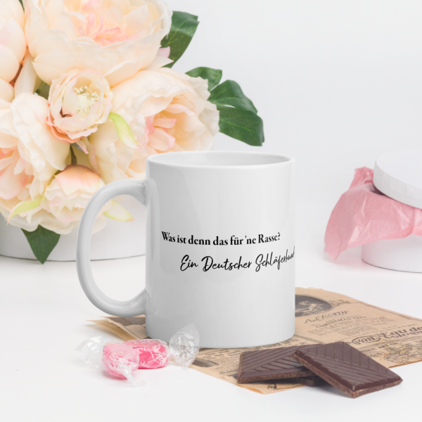 weiße glänzende Tasse, Schläferhund – Bild 21