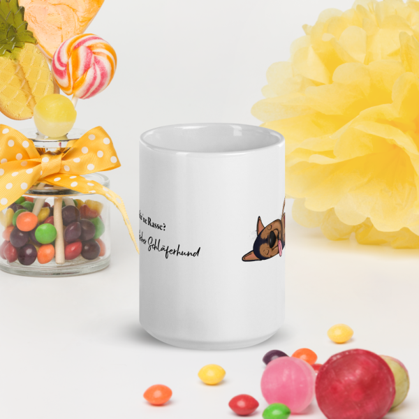 weiße glänzende Tasse, Schläferhund – Bild 49