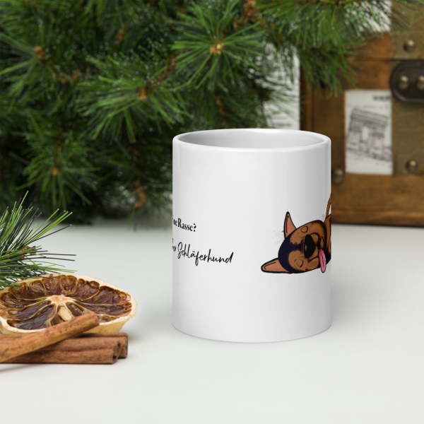 weiße glänzende Tasse, Schläferhund – Bild 74