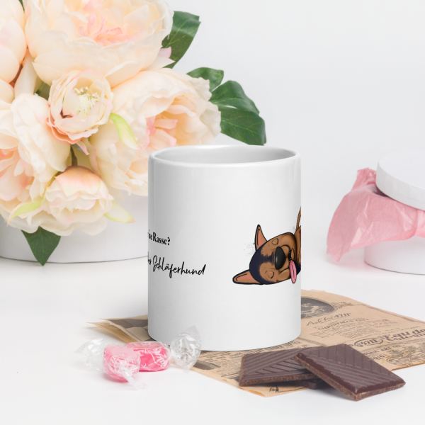weiße glänzende Tasse, Schläferhund – Bild 75