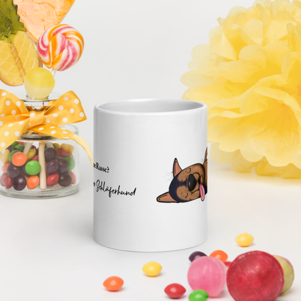 weiße glänzende Tasse, Schläferhund – Bild 78