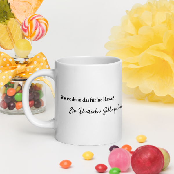 weiße glänzende Tasse, Schläferhund – Bild 87
