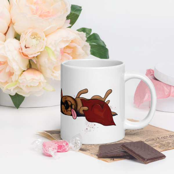 weiße glänzende Tasse, Schläferhund – Bild 92